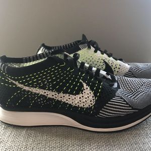 Nike Flyknit Racer Neon Knit Mens 7.0 Volt